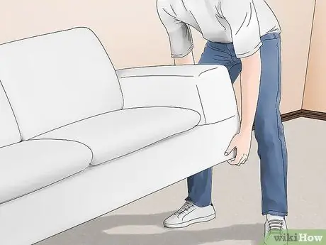 Используйте средство для чистки ковров Hoover, шаг 2