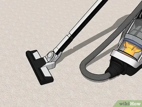 Используйте средство для чистки ковров Hoover Шаг 3