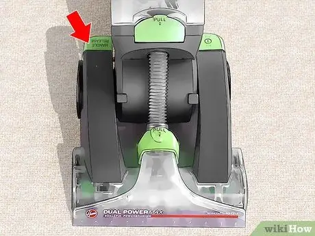 Используйте средство для чистки ковров Hoover. Шаг 8