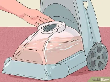 Используйте средство для чистки ковров Bissell Step 11
