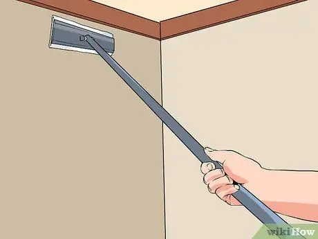 Несколько способов использования подметальной машины Swiffer Шаг 1