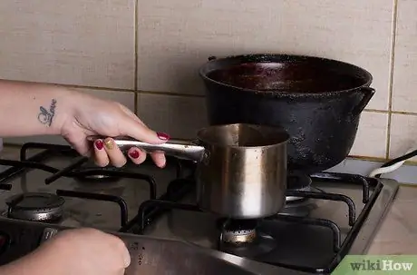 Получите пятно от красного вина из белой льняной рубашки Шаг 8