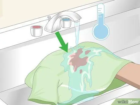 Стирать майки, шаг 2