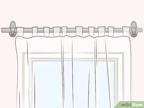 Повесьте шторы с помощью крючков Command Step 10