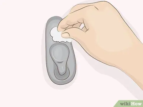 Повесьте шторы на крючки Command Step 11