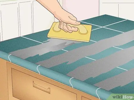 Накройте столешницы из ламината плиткой Step 13