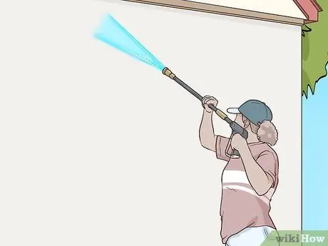 Очистка системы внешней изоляции и отделки (EIFS) Шаг 14