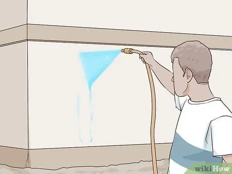 Очистка системы внешней изоляции и отделки (EIFS) Шаг 4