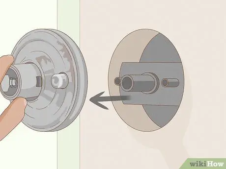 Замена внутренней дверной ручки Шаг 4
