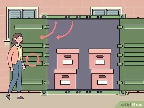 Откройте дверцу отсека для хранения. Шаг 7