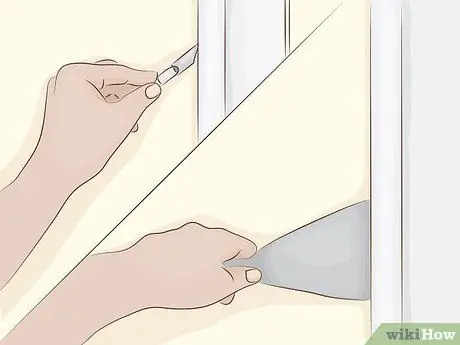 Установка цоколя у двери Шаг 1