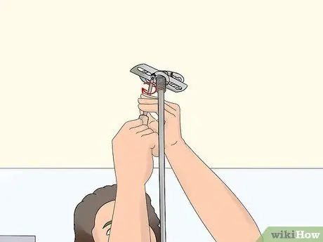 Повесьте пузырчатую лампу Нельсона Шаг 13