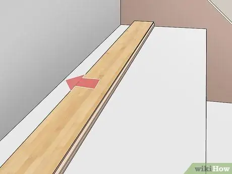 Установите бамбуковый пол на лестницу. Шаг 10