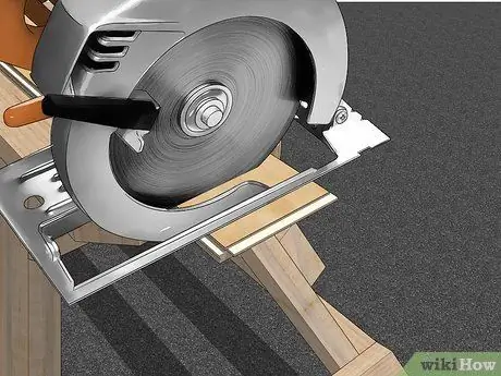 Установите бамбуковый пол на лестницу Шаг 8