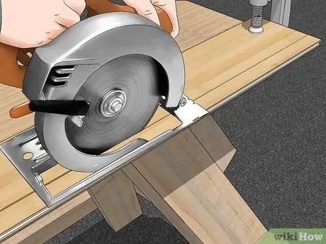 Установите бамбуковый пол на лестницу Шаг 9