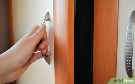 Сообщите, есть ли кто-нибудь в вашем шкафу Шаг 8 Сообщите, есть ли кто-нибудь в вашем шкафу Шаг 8