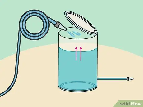 Очистите пластиковый резервуар для воды Шаг 12 Очистите пластиковый резервуар для воды Шаг 12