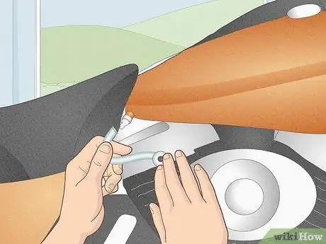 Очистите бензобак, шаг 1