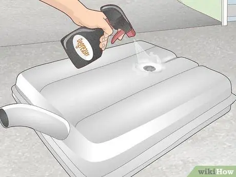 Очистите бензобак Шаг 9