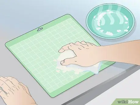Очистите коврик Cricut, шаг 2 Очистите коврик Cricut, шаг 2