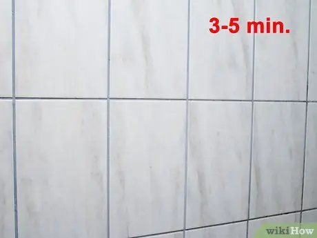Удаление мыльной пены с плитки Шаг 2