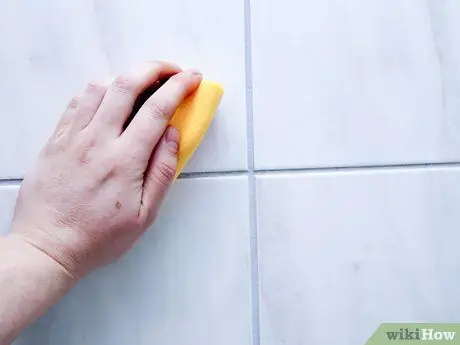 Удаление мыльной пены с плитки Шаг 3