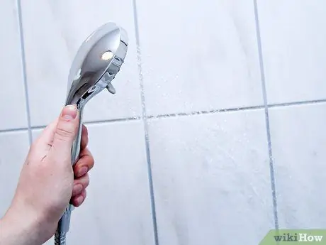 Удаление мыльной пены с плитки Шаг 4