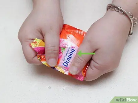 Стирать темную одежду Шаг 12