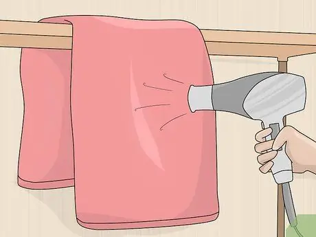 Храните влажное полотенце после похода в спортзал Шаг 2