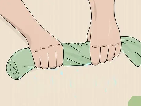 Храните влажное полотенце после похода в спортзал Шаг 9