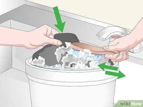 Постирайте флисовую куртку. Шаг 13