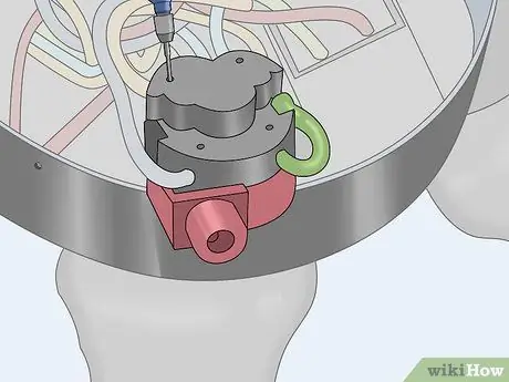 Замена переключателя тяговой цепи потолочного вентилятора Шаг 6