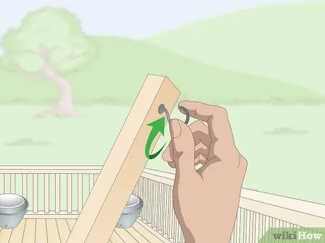 Повесьте уличные гирлянды на палубу Шаг 10