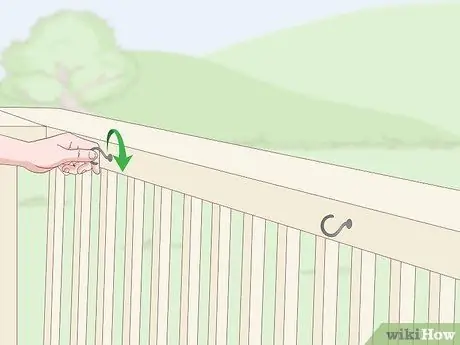 Повесьте уличные гирлянды на палубу Шаг 14