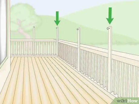 Повесьте уличные гирлянды на палубу Шаг 5