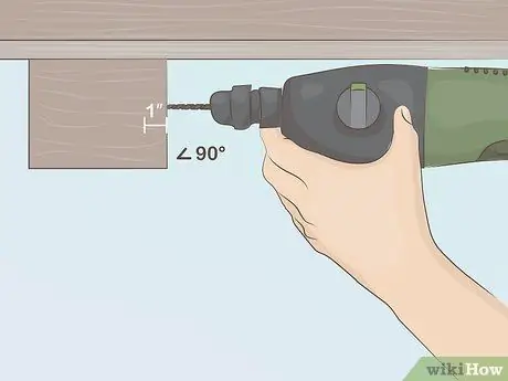 Повесить струнные светильники на крытом патио Шаг 11