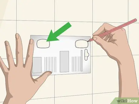 Установите держатель для туалетной бумаги Шаг 2