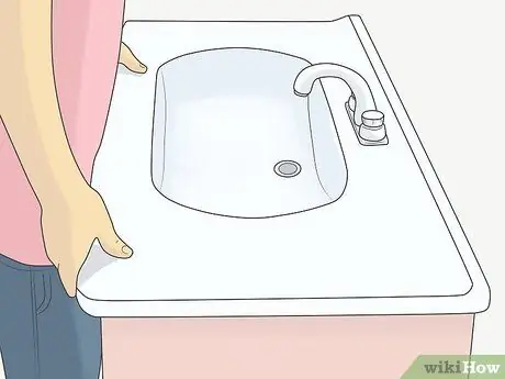 Установите столешницу для умывальника Шаг 9