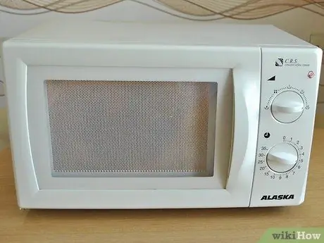 Очистите микроволновую печь с помощью лимона и уксуса Шаг 4