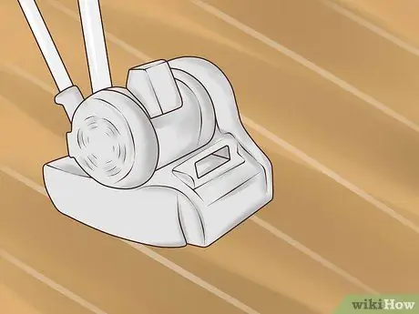 Окрашивание деревянного пола вручную Шаг 1