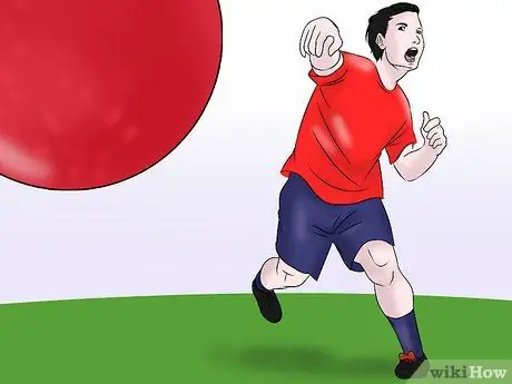 Будьте отличным игроком в кикбол Шаг 11