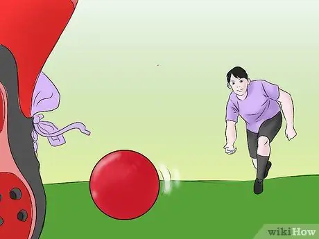 Будьте отличным игроком в кикбол Шаг 7