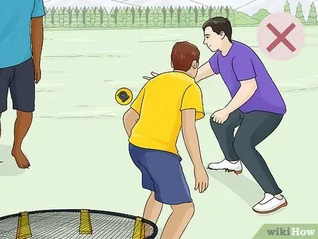 Играть в Spikeball Шаг 10 Играть в Spikeball Шаг 10
