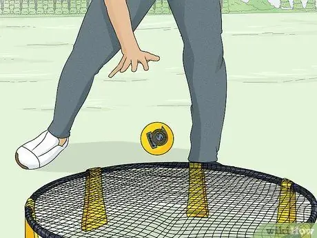 Играть в Spikeball Шаг 6 Играть в Spikeball Шаг 6