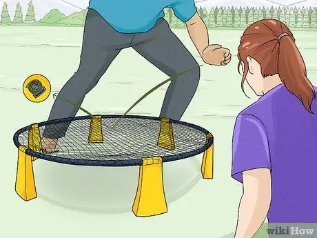 Играть в Spikeball Шаг 9 Играть в Spikeball Шаг 9