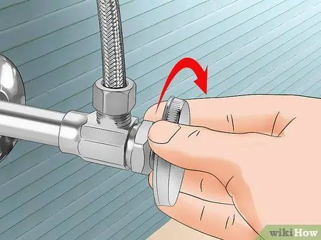 Ремонт смесителя в ванной, шаг 1