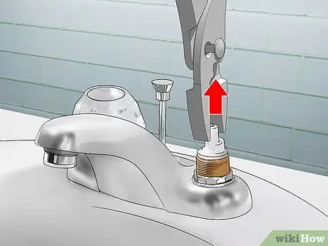 Починить смеситель в ванной Шаг 8