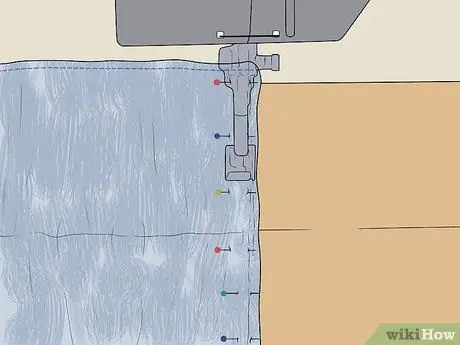 Сделайте одеяло из искусственного меха Шаг 7