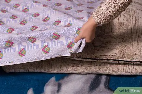 Сделайте кровать из подушек, шаг 4