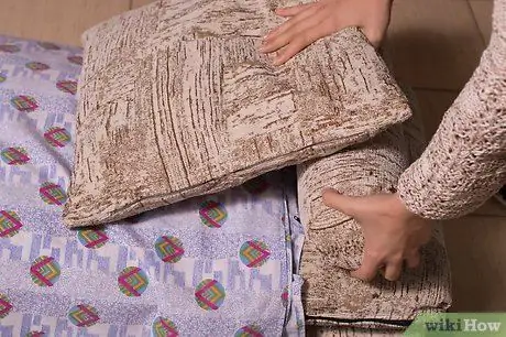 Сделайте кровать из подушек, шаг 5